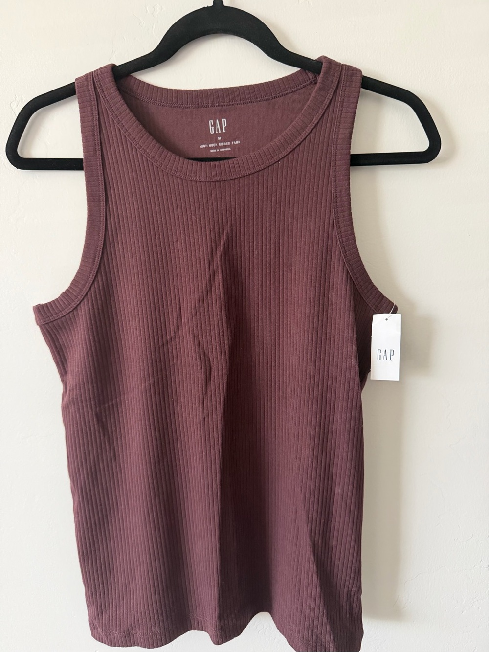 GAP Women's Ribbed Tank Top in Deep Raisin